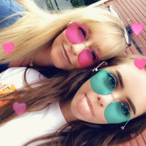 Meet your Posher, Julie - Picture 1 of 1